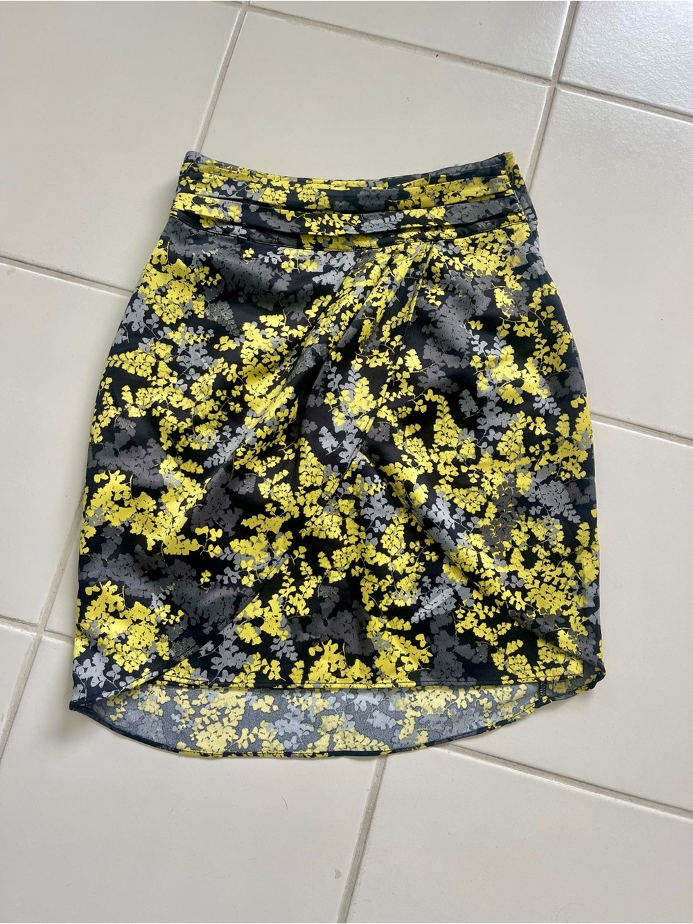 H&M Floral Faux Wrap-Front Pencil Skirt in Yellow and Black size 2